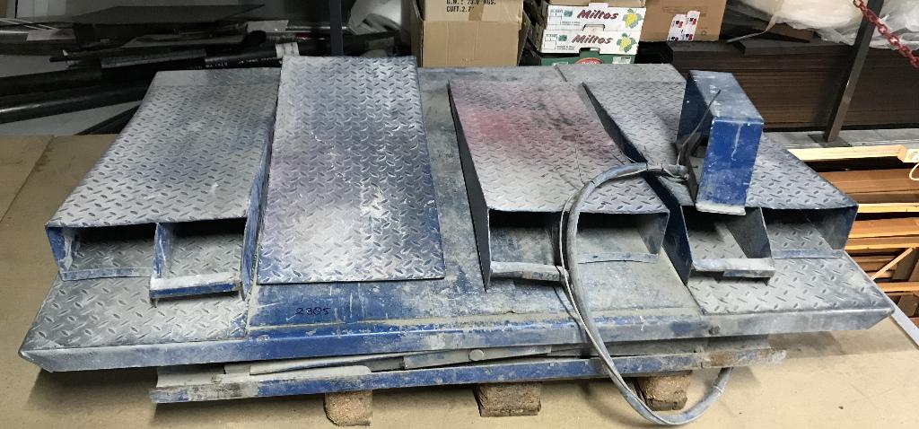 Poetsbrug, pneumatisch, 172x135x15 cm, max 1500 - 2000 kg, Auto diversen, Ophalen, Gebruikt