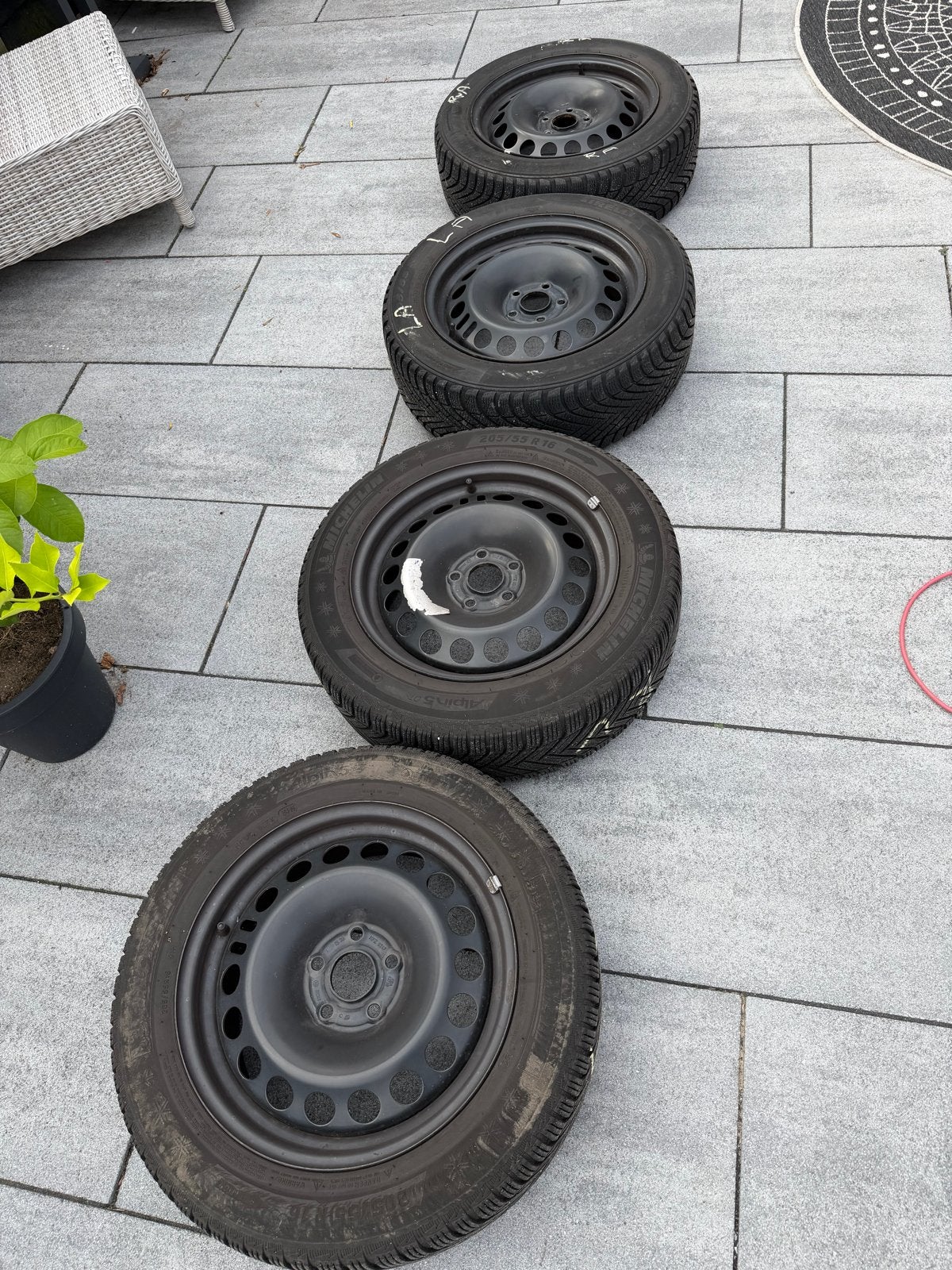Winterbanden met velgen - Michelin & Pirelli 205/55 R16, Auto-onderdelen, Gebruikt, 16 inch, Banden en Velgen, Personenwagen
