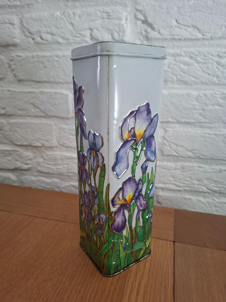 Churchill's Confectionery Iris blik. Voorraadbus. H 24,5 cm., Verzamelen, Blikken, Ophalen of Verzenden, Gebruikt