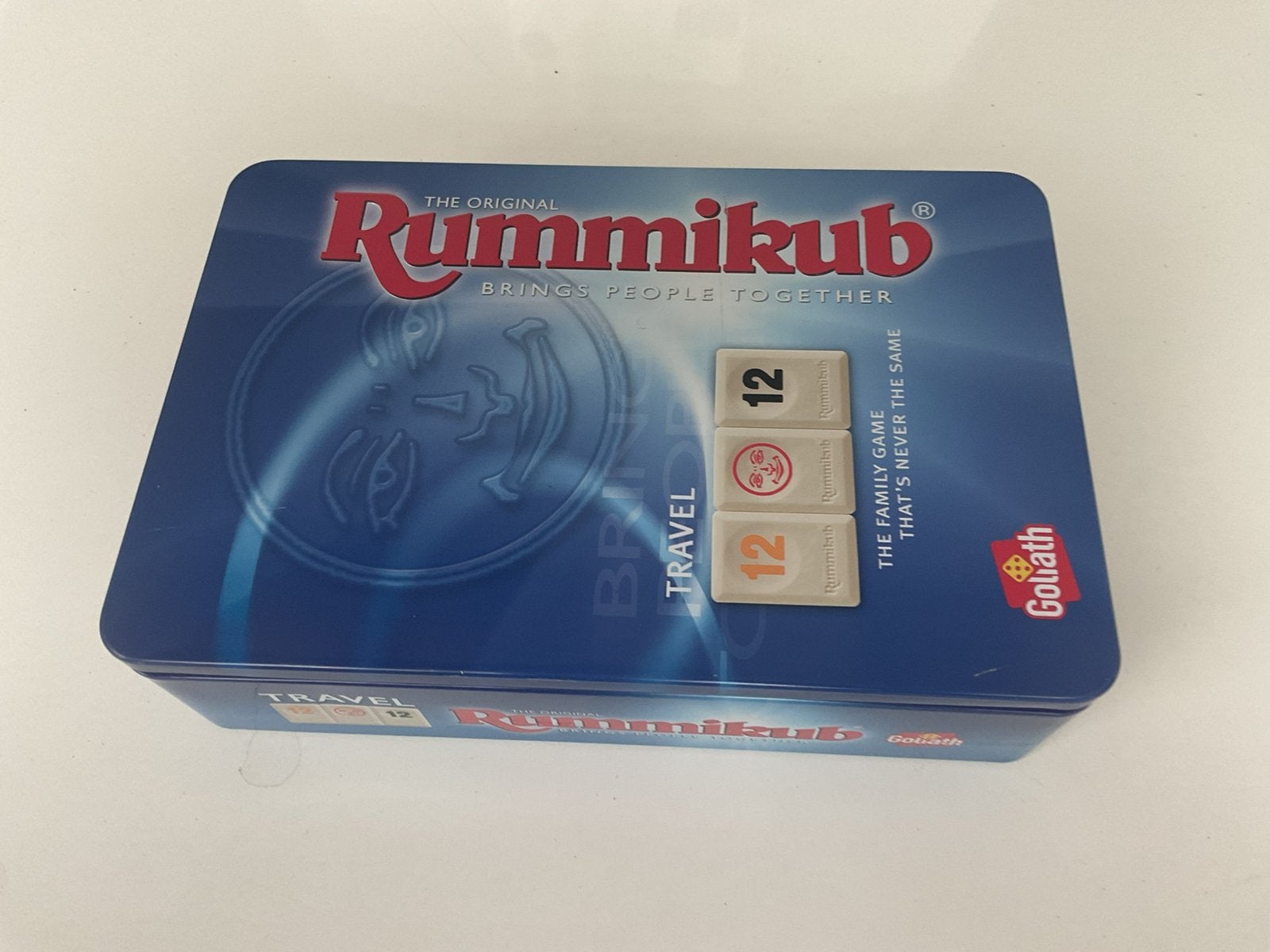 Rummikub in metalen opbergblik als nieuw compleet, Ophalen of Verzenden, Zo goed als nieuw