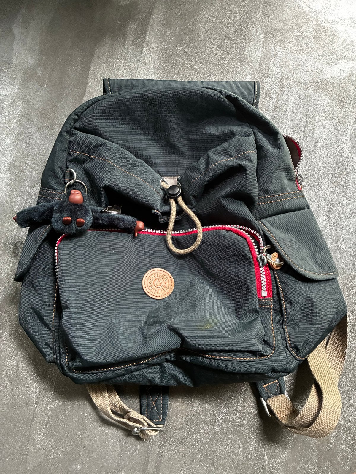 Kipling rugzak - Donkerblauw met rode accenten, Ophalen, Gebruikt, Kipling, 25 tot 40 cm