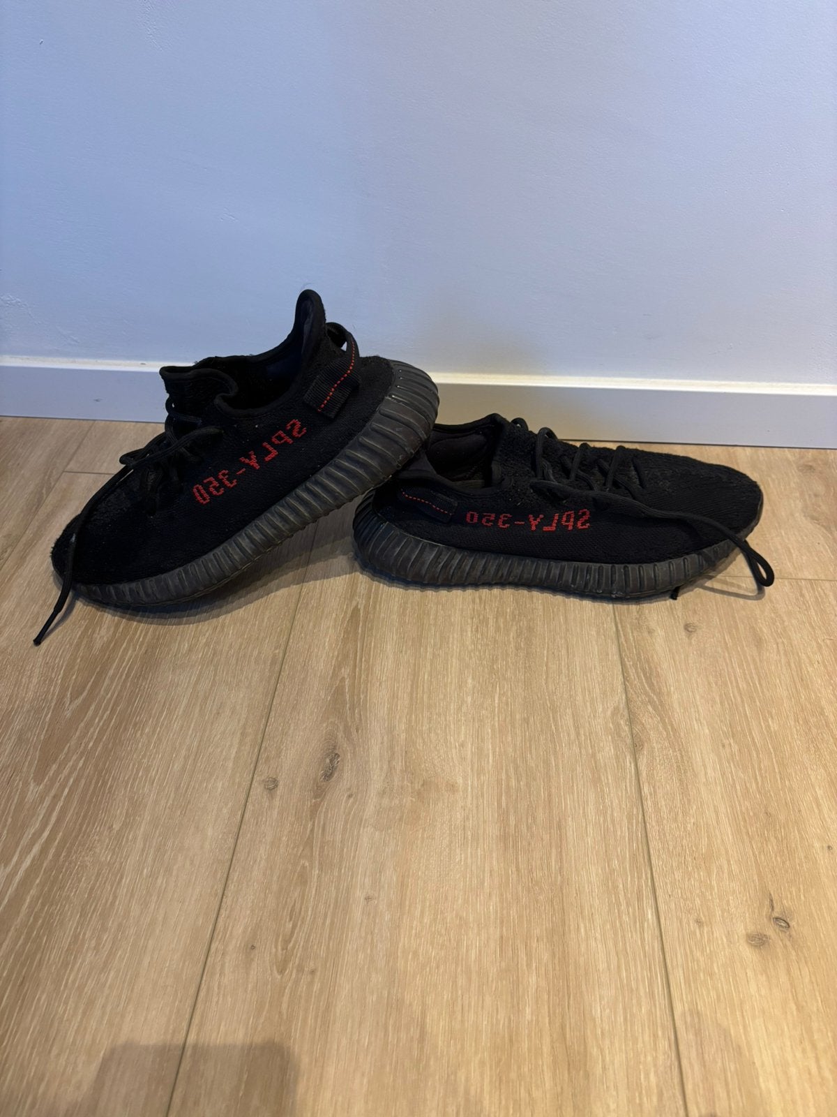 Yeezy Boost 350 V2 - Maat 43 1/3 - Gedragen, Ophalen of Verzenden, Gedragen, Zwart