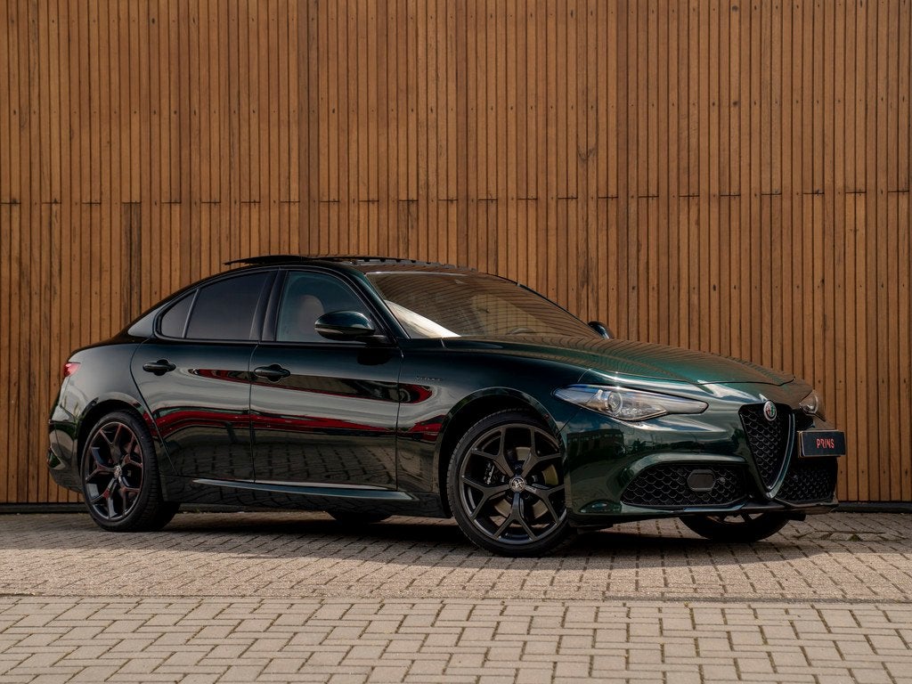 Alfa Romeo Giulia 2.0T Veloce AWD 280pk | Pano-dak | Harman/, Auto's, Alfa Romeo, 745 kg, Met garantie (alle), 1505 kg, Leder