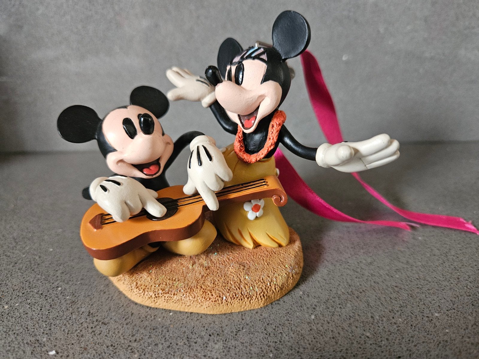 Sketchbook Hawaiian Vacation Mickey & Minnie Hula Ukule-2017, Verzamelen, Ophalen of Verzenden, Mickey Mouse, Nieuw, Beeldje of Figuurtje