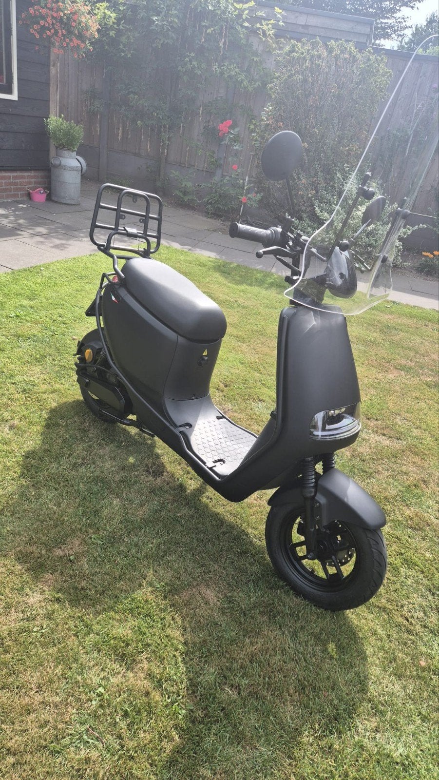 Zo goed als nieuwe Senzo S-2 elektrische scooter, Fietsen en Brommers, Brommers | Overige merken, Ophalen, Zo goed als nieuw, Maximaal 25 km/u