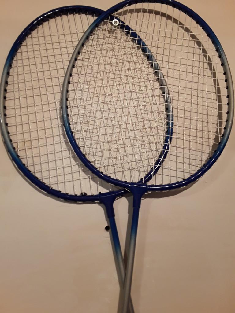 Set badminton rackets met shuttles, Sport en Fitness, Badminton, Ophalen, Nieuw, Racket(s)