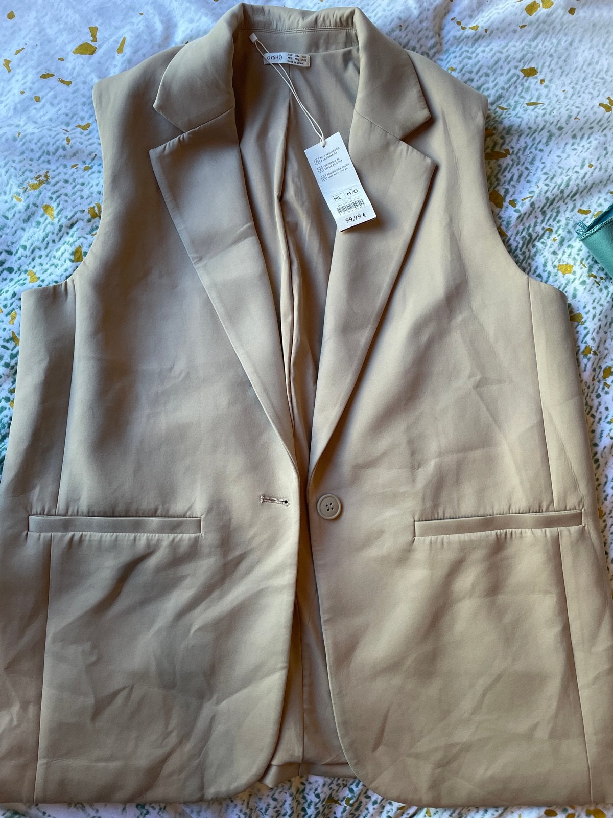 Nieuw Oysho mouwloos colbert - Beige, Maat M/L, Kleding | Dames, Ophalen of Verzenden, Nieuw, Maat 38/40 (M), Beige