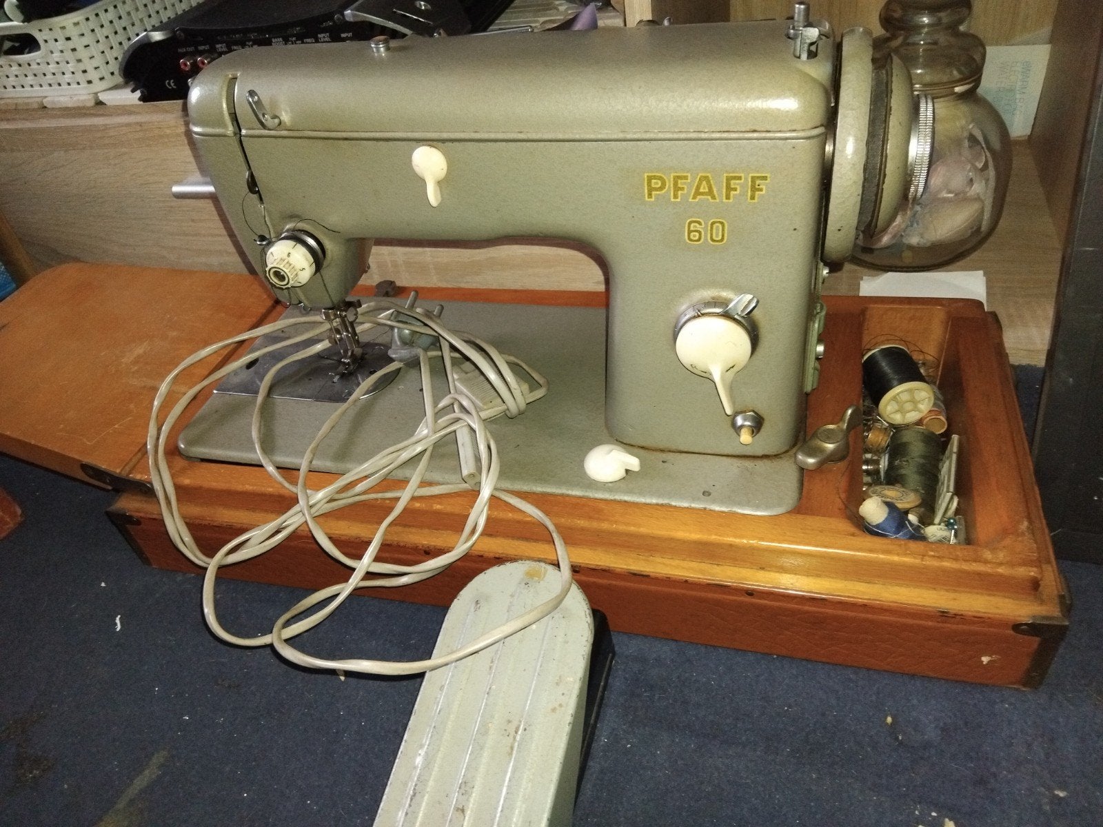 NAAIMACHINE PFAFF 60, Ophalen