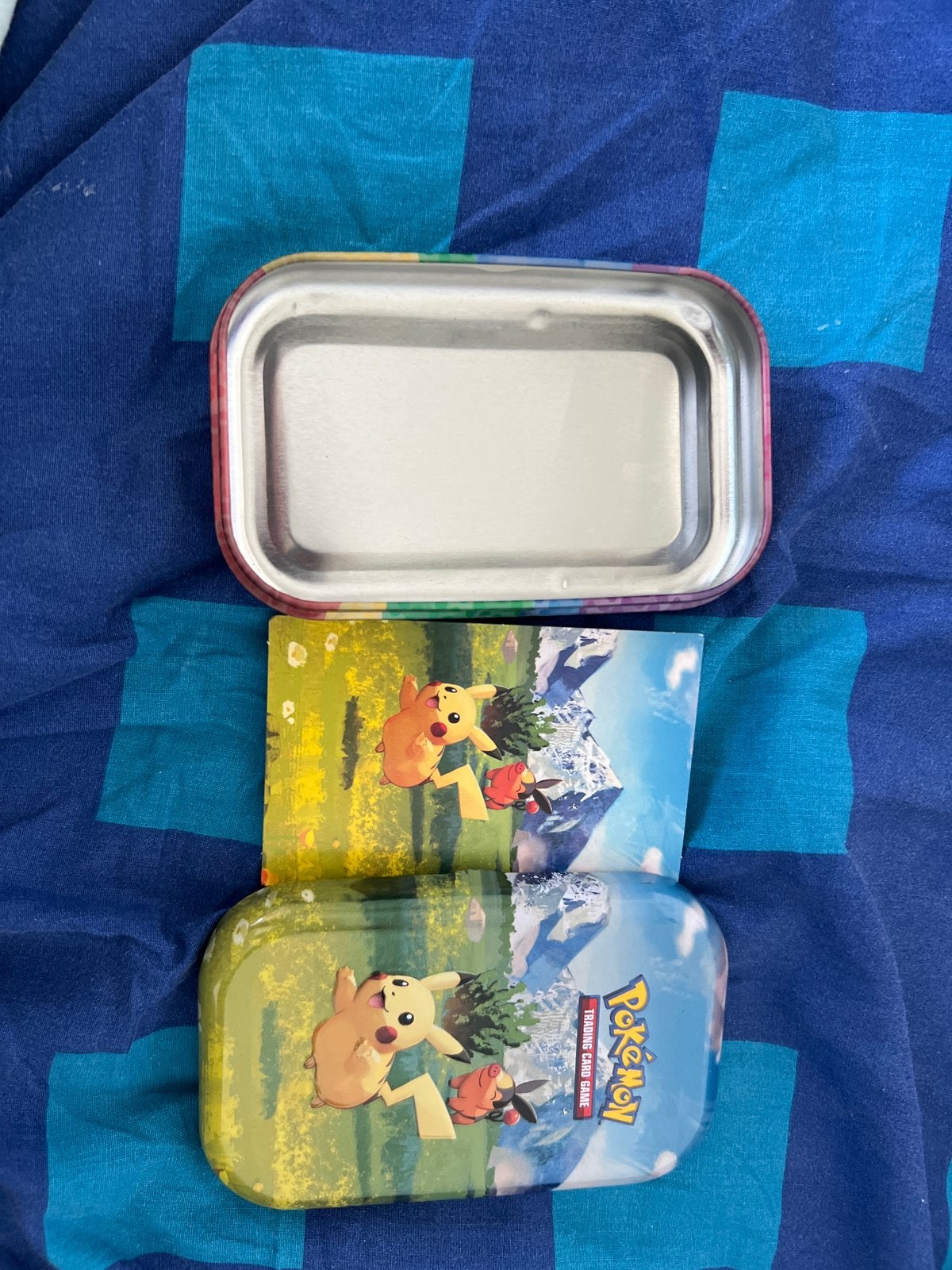 Pokémon Pikachu blikje met kaart, Ophalen of Verzenden, Zo goed als nieuw, Overige typen