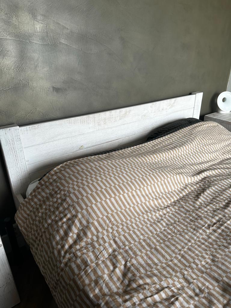 Tweepersoonsbed met hoofdbord en nachtkastjes, Ophalen, Gebruikt, Tweepersoons, Landelijk