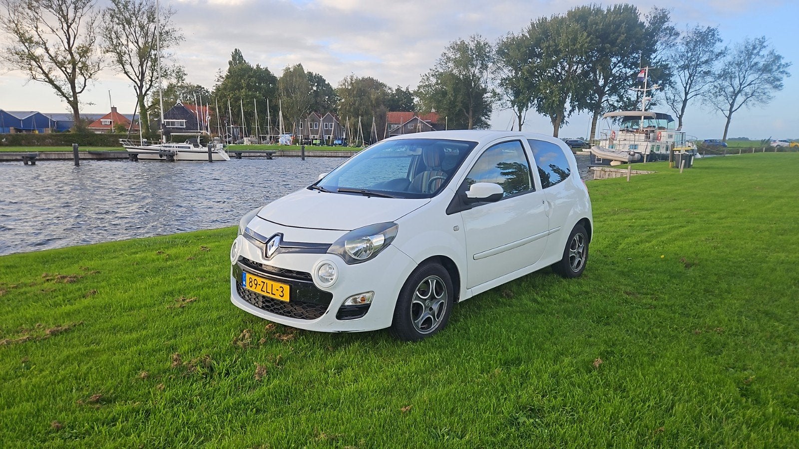 Renault Twingo 1.2 16V 55KW Collection BJ 2013 wit Nw APK!!, Auto's, Voorwielaandrijving, 839 kg, 74 pk, Zwart
