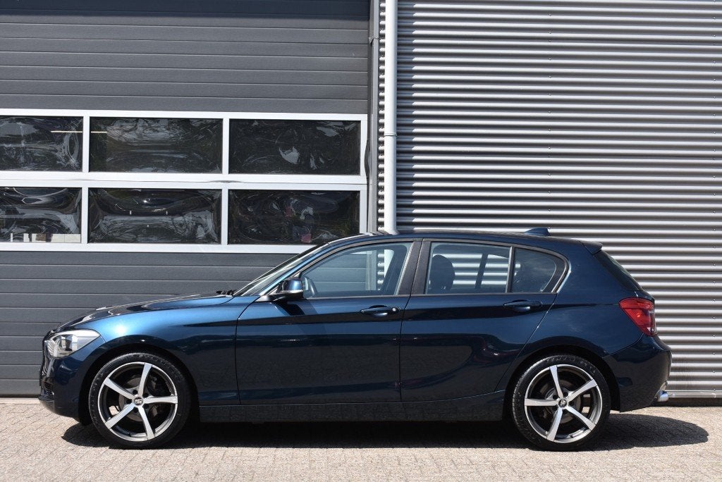 Bmw 1-SERIE 116I BUSINESS+ / 18 INCH / CLIMA / CRUISE, 4 cilinders, Blauw, 650 kg, Electronic Stability Program (ESP)