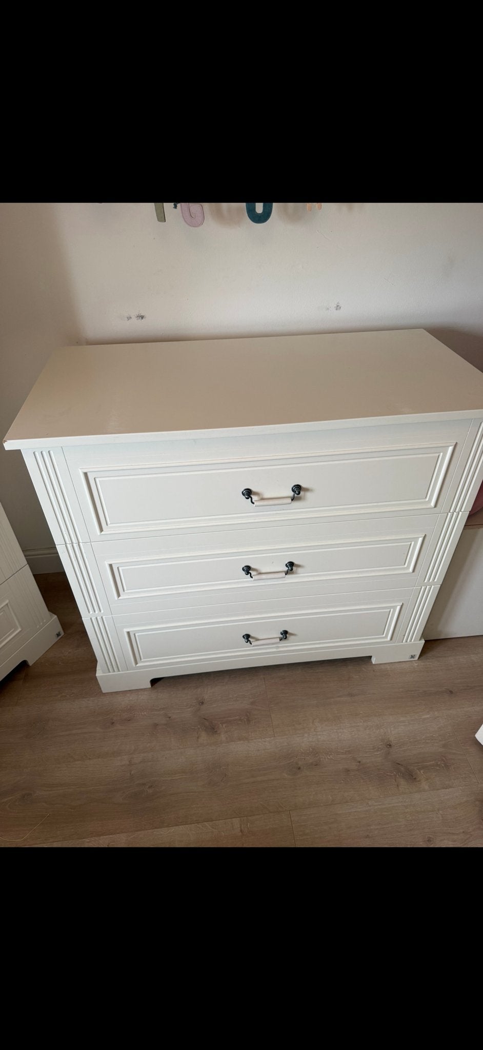 Complete babykamer: Kledingkast en commode, Ophalen, 50 tot 70 cm, 105 cm of meer, Opstaande rand