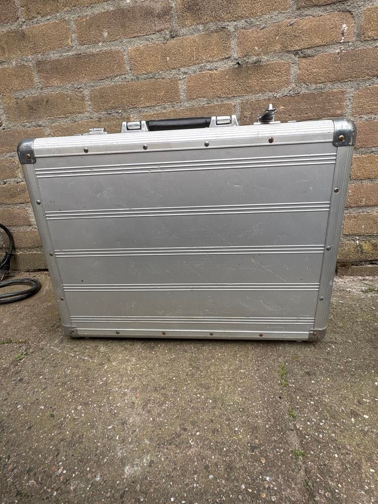 Aluminium koffer met cijferslot, Sieraden, Tassen en Uiterlijk, Koffers, Ophalen, Gebruikt, 50 tot 60 cm, Slot