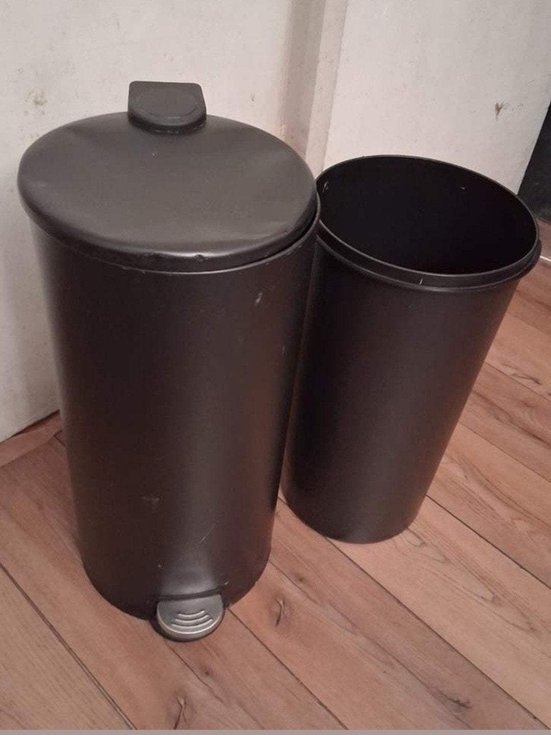 Te koop, Brabanita metaal prullenbak met pedaal functie., Huis en Inrichting, Woonaccessoires | Prullenbakken, Metaal, Met pedaal