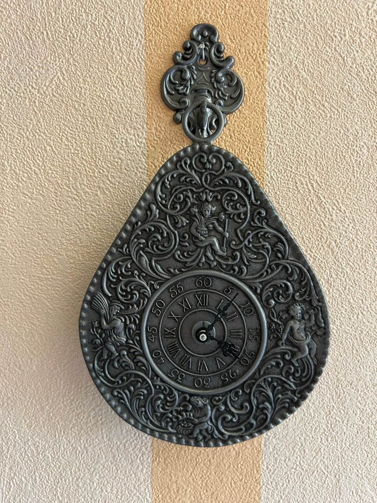 Vintage tinnen wanddecoratie: klok en sierbord, Ophalen