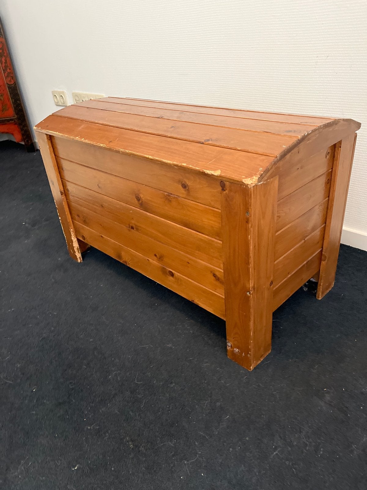 Gratis Houten kist met gebogen deksel - Opbergkist, Huis en Inrichting, Woonaccessoires | Kisten, Ophalen, 50 – 75, Gebruikt, 100 tot 150 cm