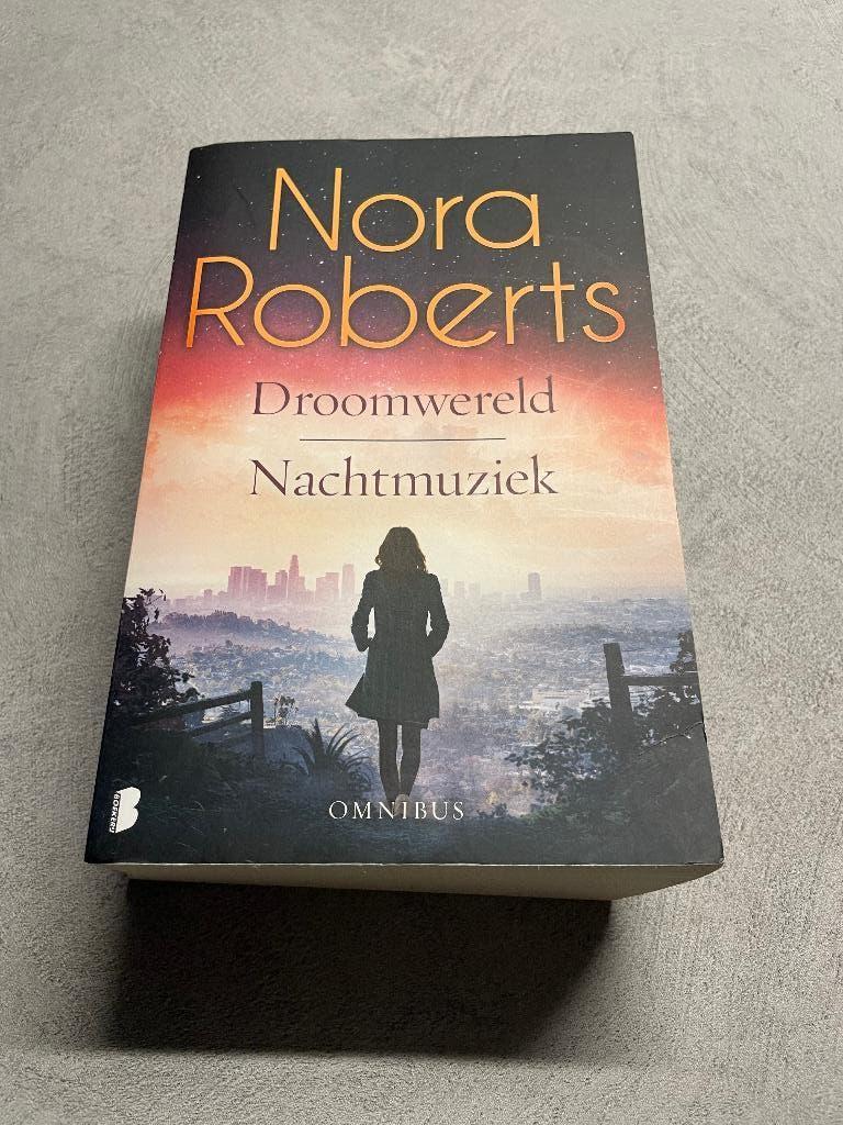 Nora Roberts Droomwereld en Nachtmuziek Omnibus, Ophalen of Verzenden, Zo goed als nieuw, Nora Roberts