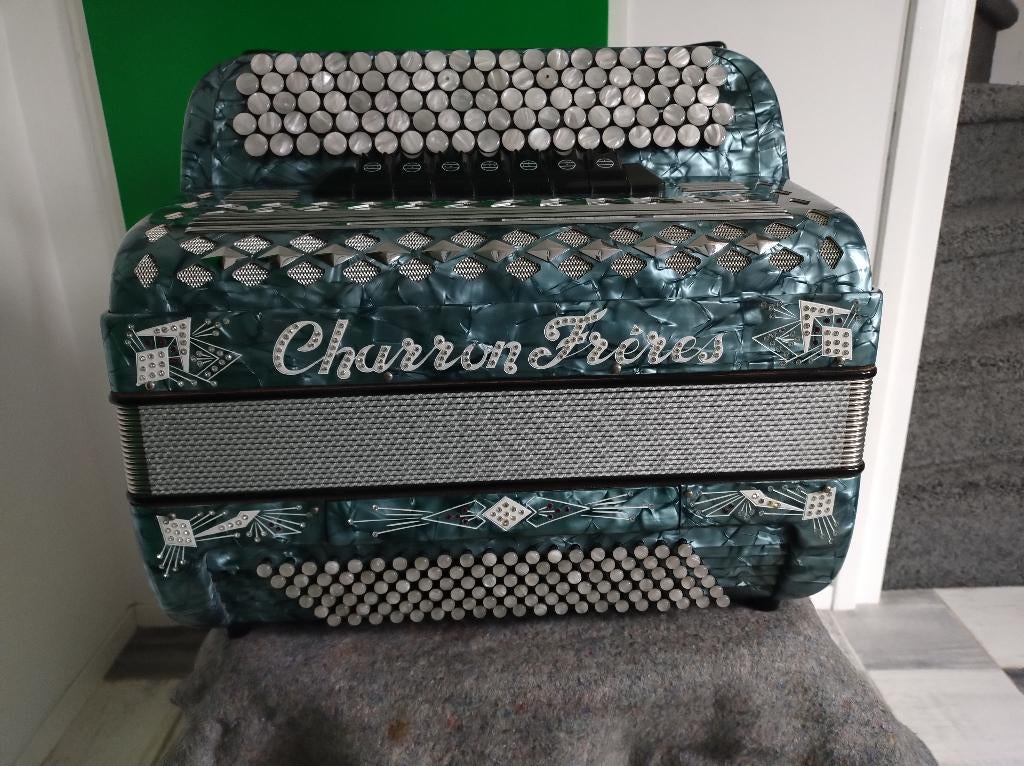 Knopaccordeon Charron Freres,B-griff, Gebruikt, Met koffer, 120-bas, Ophalen