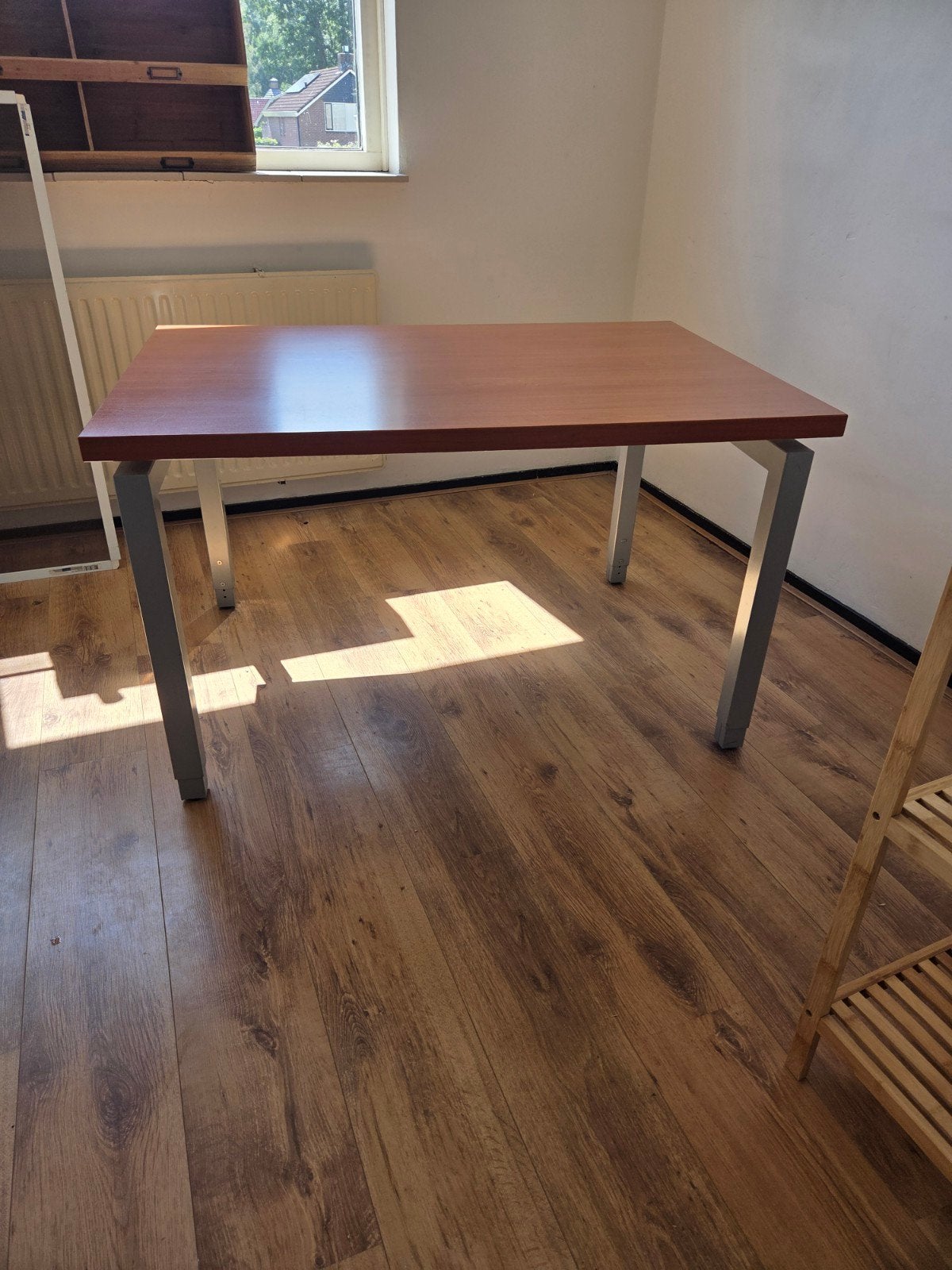 Stevig in hoogte verstelbaar bureau, Ophalen