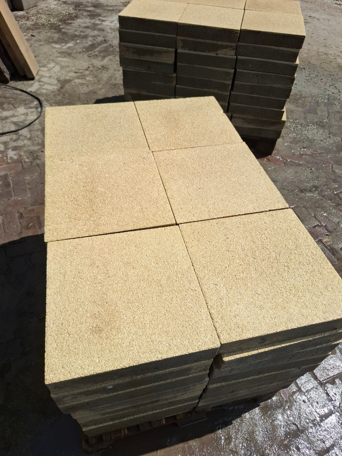 24m² 40x40x8 kleurvast deklaag geel, op pallet, Ophalen of Verzenden, Beton, Terrastegels