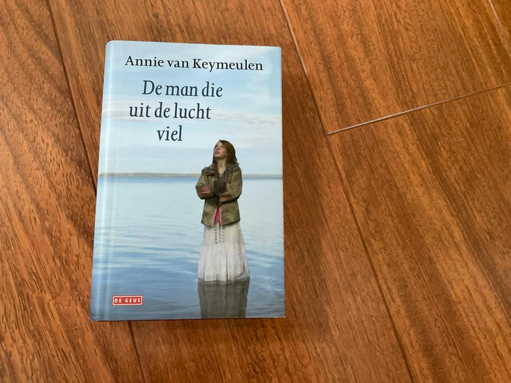 Annie van Keymeulen - De man die uit de lucht viel, Ophalen of Verzenden, Zo goed als nieuw, Annie van Keymeulen