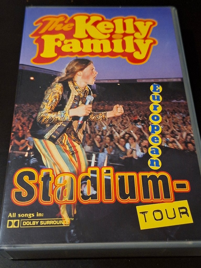 KELLY FAMILY - EUROPEAN STADIUM TOUR (VHS VIDEO), Engels, Alle leeftijden, Muziek en Concerten, Ophalen of Verzenden