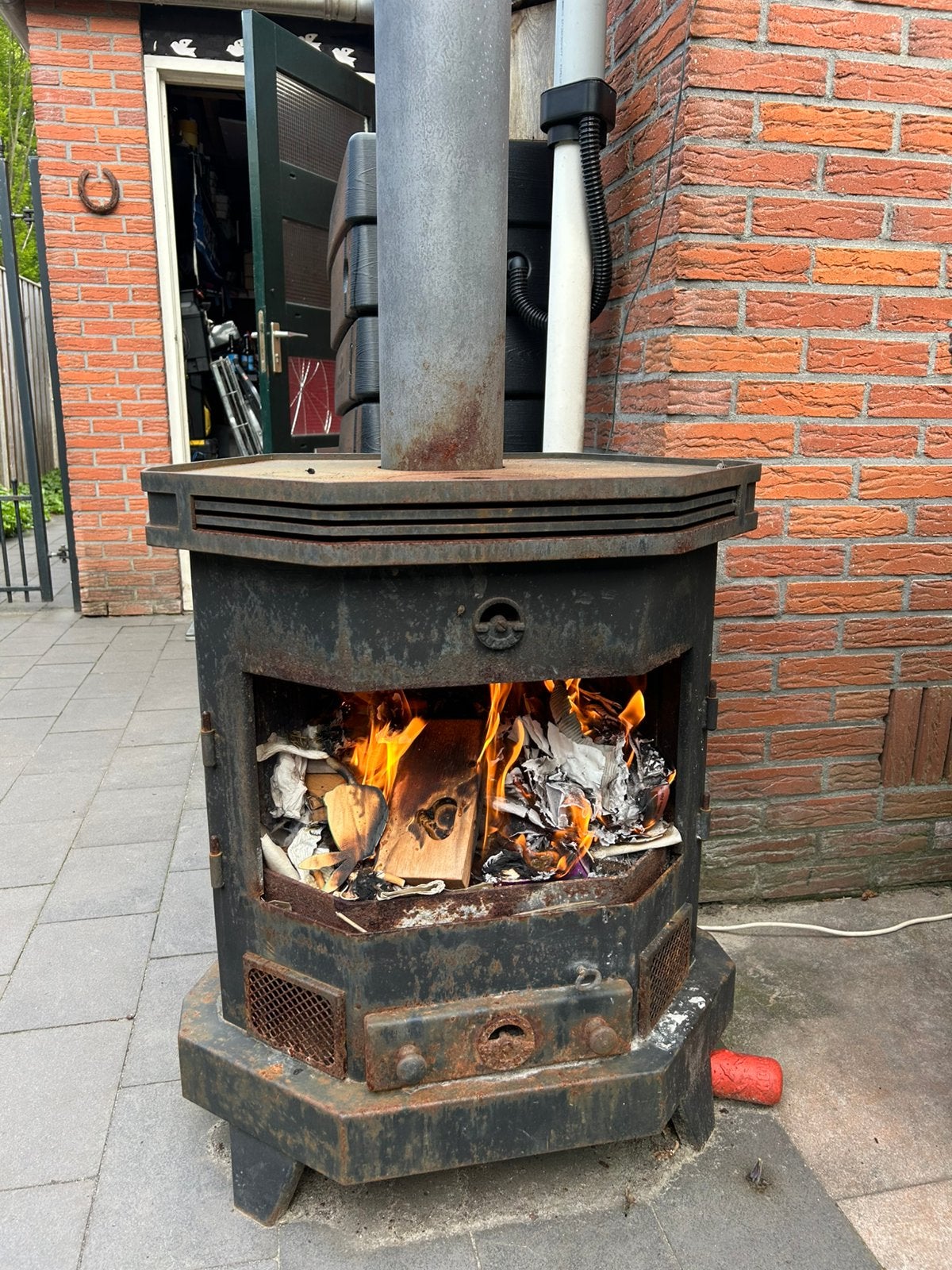 Tuin/houtkachel barbas, Ophalen, Zo goed als nieuw