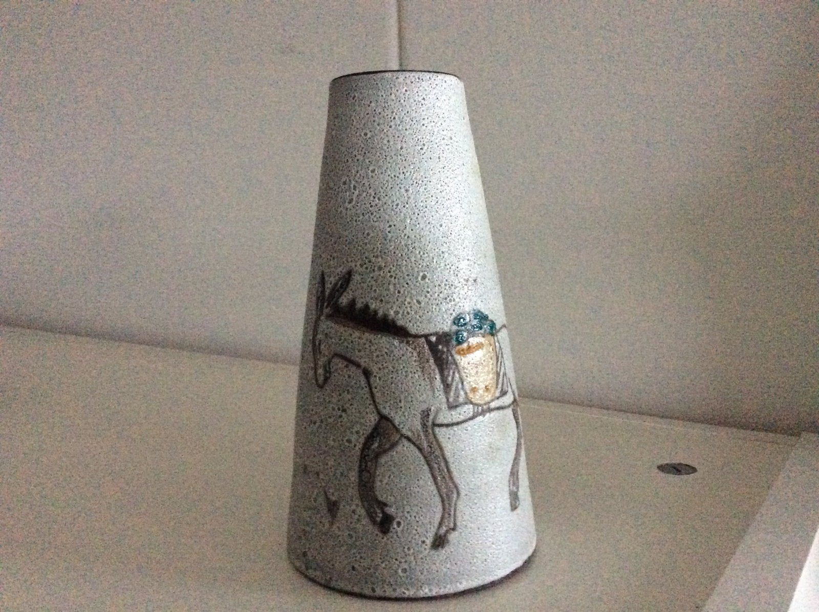 Retro, vintage, vaasje, ezel decor en tak. Hoog 14,5 cm., Ophalen of Verzenden, Huis en Inrichting