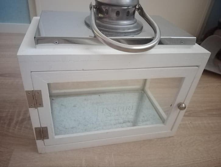 Witte decoratieve lantaarn met metalen accenten, Ophalen of Verzenden, Gebruikt, Modern, Landelijk, Scandinavisch