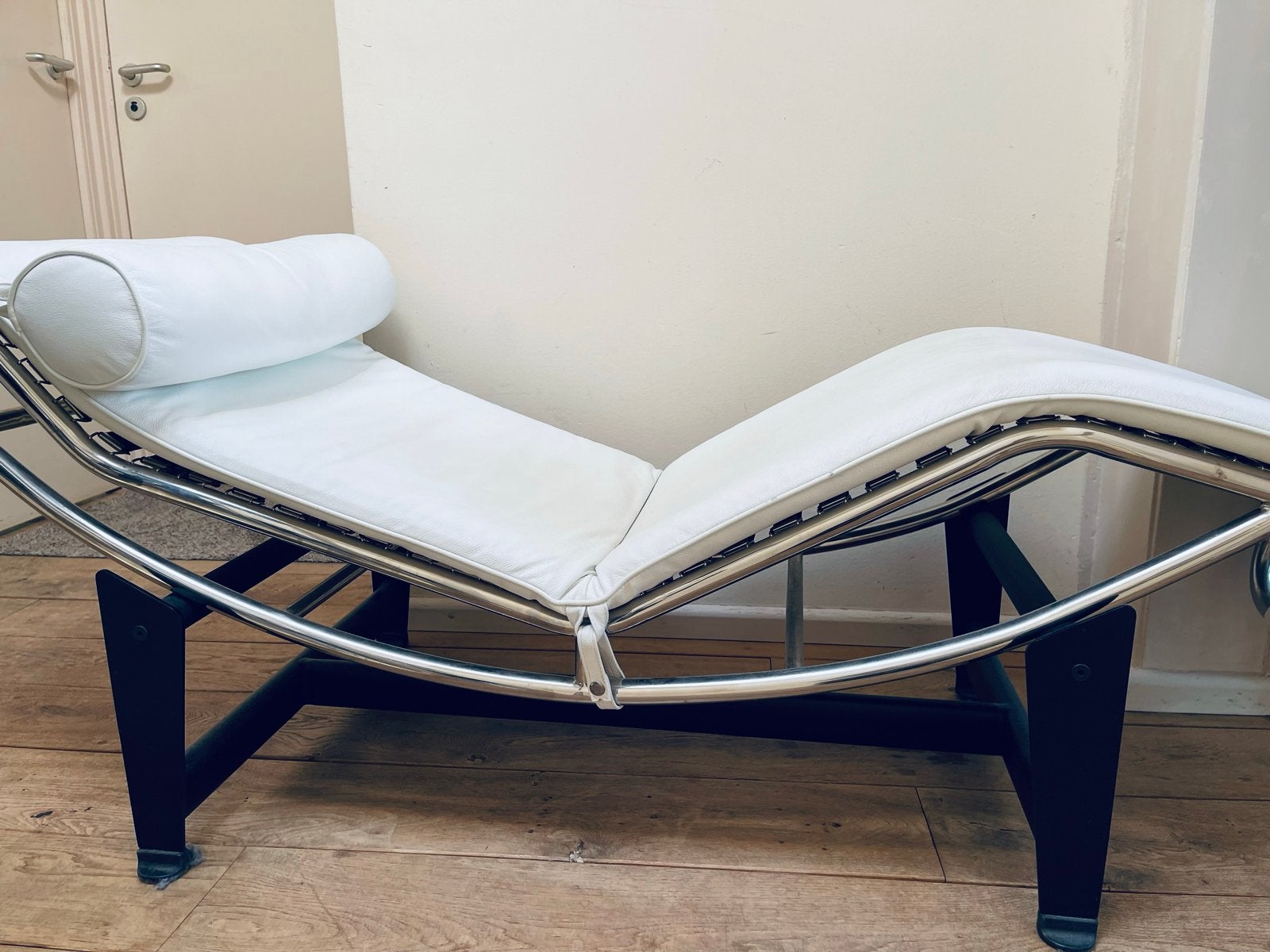 Chaise Longue LC4 Le Corbusier replica - Wit leer en chroom, Gebruikt, Leer, Ophalen of Verzenden, 75 tot 100 cm