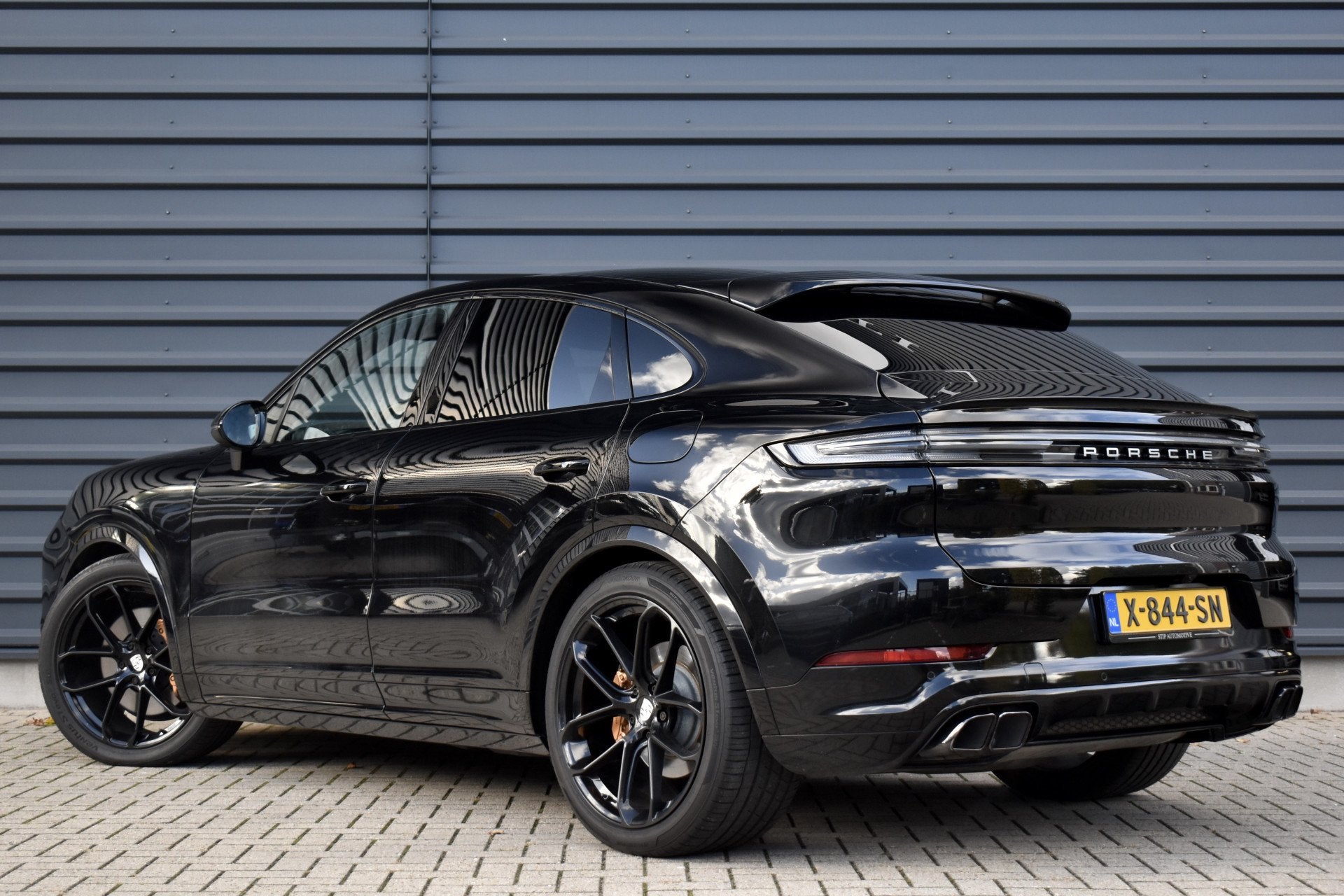 Porsche Cayenne Coupé 3.0 E-Hybrid | Panorama | ACC | 22'', Automaat, Gebruikt, 2995 cc, 4 stoelen