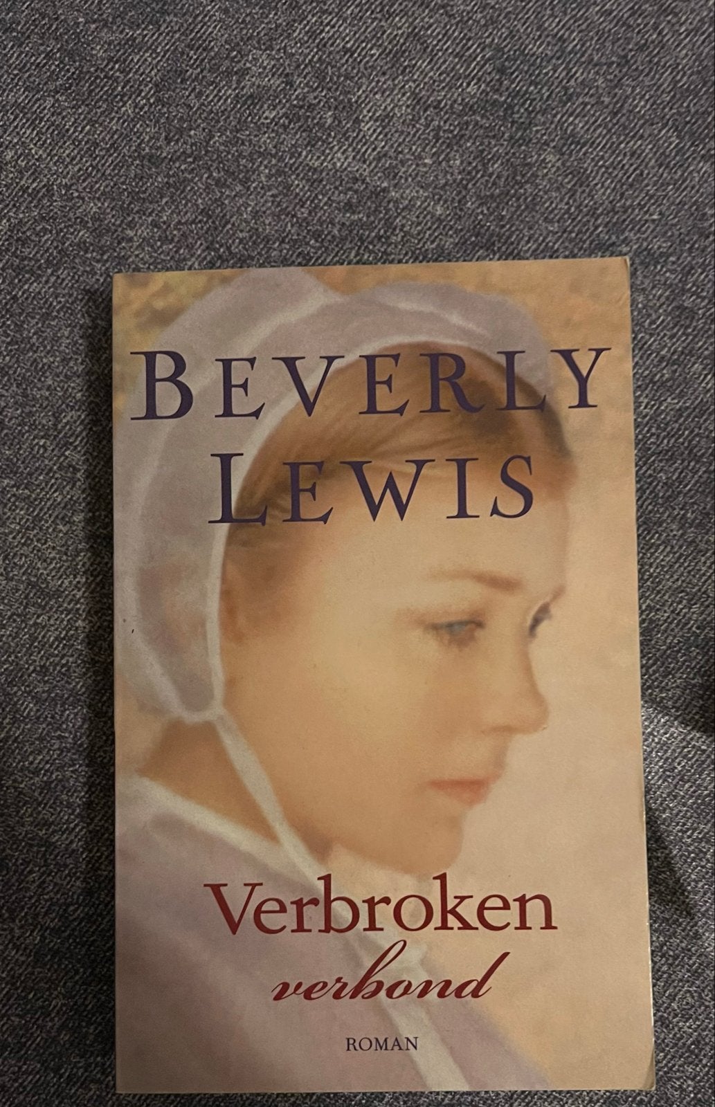 Verbroken Verbond - Beverly Lewis Roman, Ophalen of Verzenden, Zo goed als nieuw, Amerika