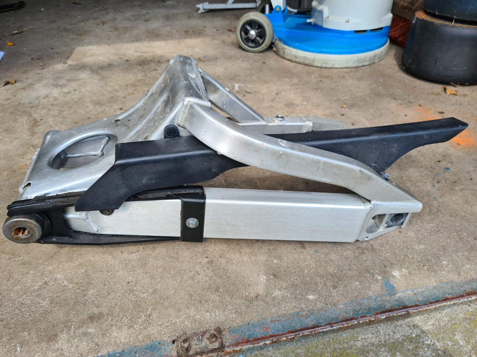 yamaha r6 1999 achterbrug met wiel, Ophalen