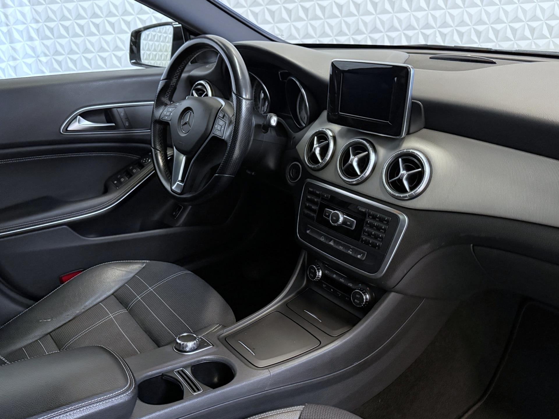 Mercedes-Benz CLA-klasse 250 Edition / PANORAMADAK (2013), CLA, 1380 kg, Gebruikt, Euro 6