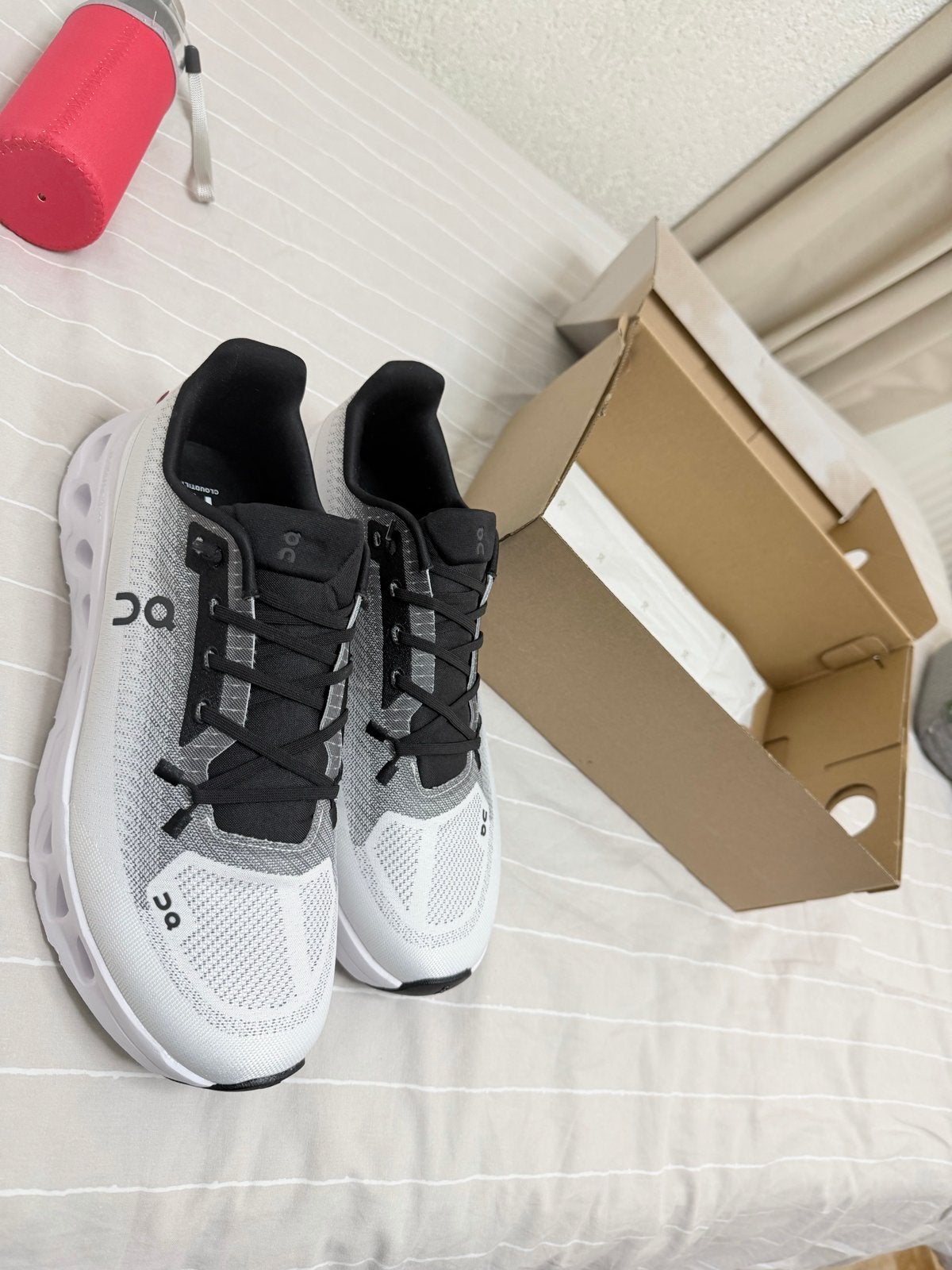 On cloud schoen - Wit/Zwart, Overige kleuren, Ophalen of Verzenden, Sneakers of Gympen, Zo goed als nieuw