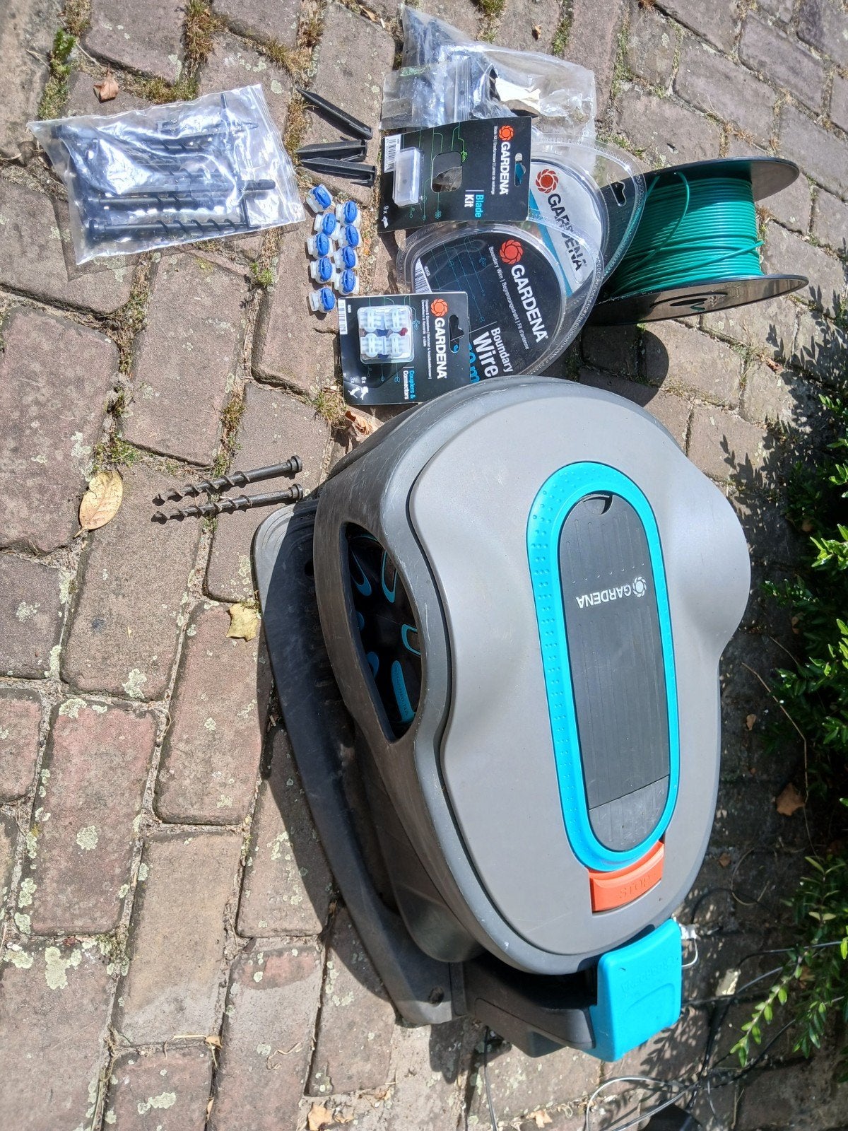 Gardena Sileno Life Robotmaaier 15103-26, 1250 m2, Tuin en Terras, Grasmaaiers, Ophalen, Cirkelmaaier, Minder dan 30 cm, Accu-grasmaaier