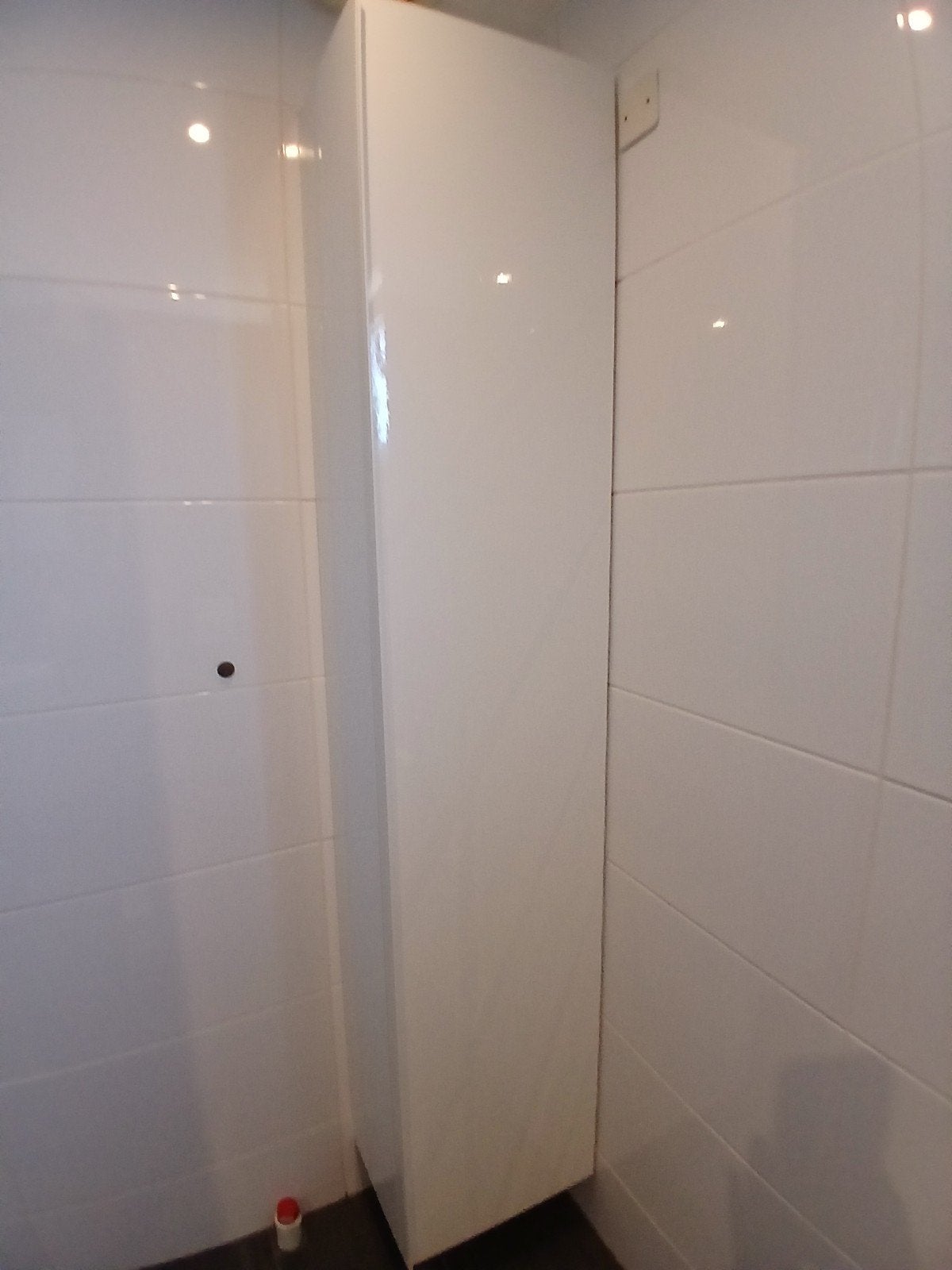 hoge badkamerkast ikea wit hoogglans, Huis en Inrichting, Badkamer | Badkamermeubels, (Half)hoge kast, Minder dan 50 cm, Ophalen of Verzenden