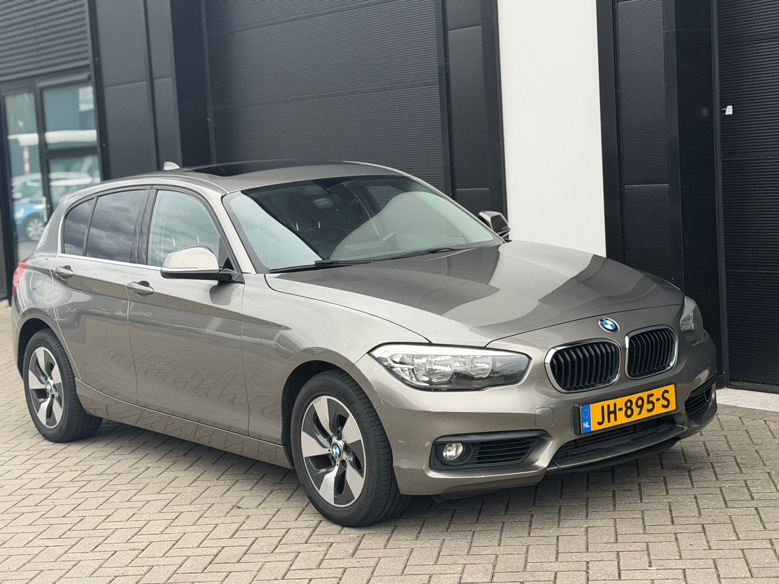 BMW 1-Serie 118i 136pk EDE Automaat 2016 Grijs, Auto's, BMW, 1295 kg, Origineel Nederlands, Bedrijf, 650 kg