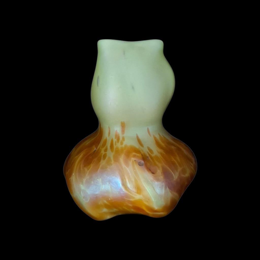 Art Nouveau vaasje Wilhelm Kralik, iriserend glas, Ophalen of Verzenden