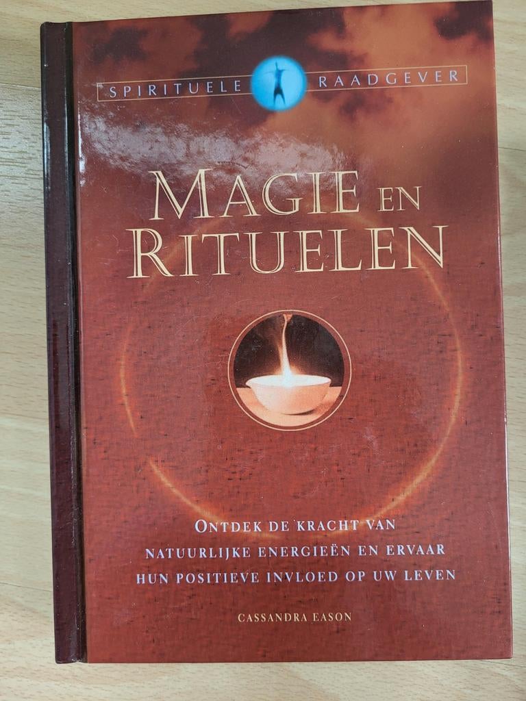 Magie en Rituelen - Spirituele Raadgever, Boeken, Ophalen of Verzenden, Zo goed als nieuw, Spiritualiteit algemeen, Overige typen