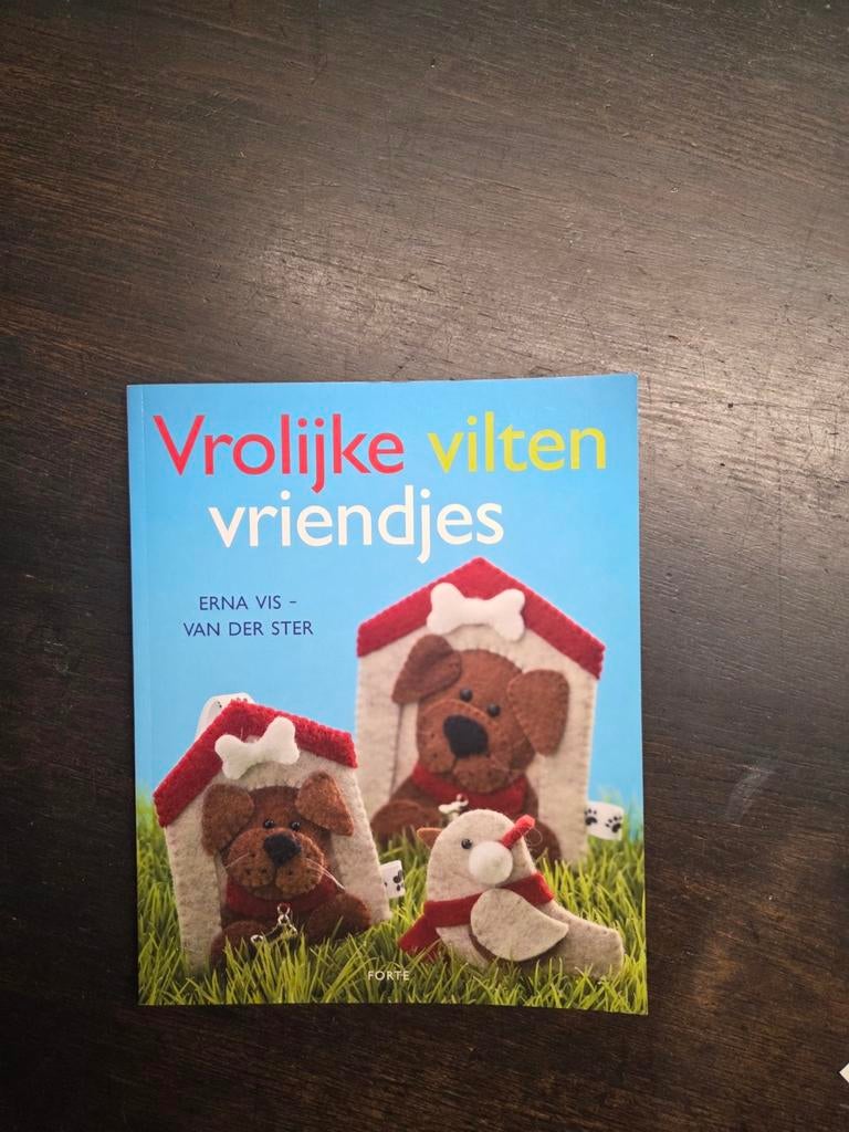 Vrolijke Vilten Vriendjes - Handwerkboek, Erna Vis - Van der Ster, Ophalen of Verzenden, Zo goed als nieuw, Borduren en Naaien