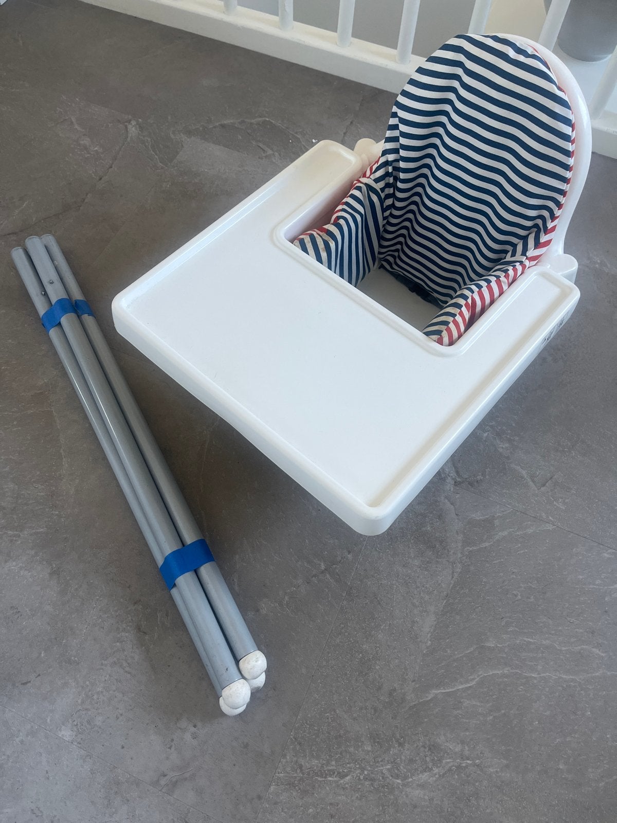Ikea Antilop kinderstoel met gordeltje, eetblad en kussen, Ophalen, Gebruikt, Overige typen