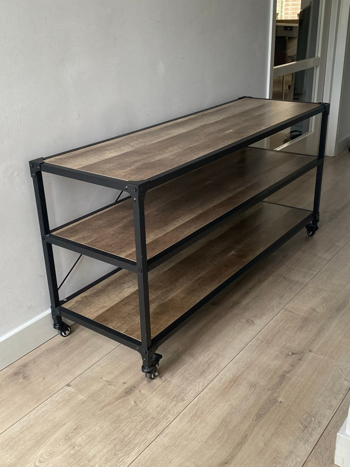 Industrieel TV-meubel / Open Kastje op wielen (120 cm), Ophalen, 100 tot 150 cm, Zo goed als nieuw, Minder dan 100 cm
