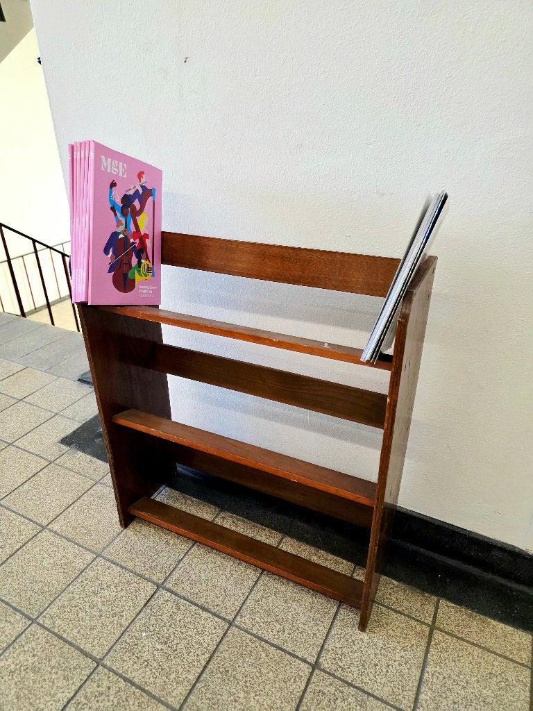 7754:Vintage Mid-Century Wooden Book Case /Magazine Rack, Gebruikt, Vintage, Minder dan 25 cm, Minder dan 100 cm