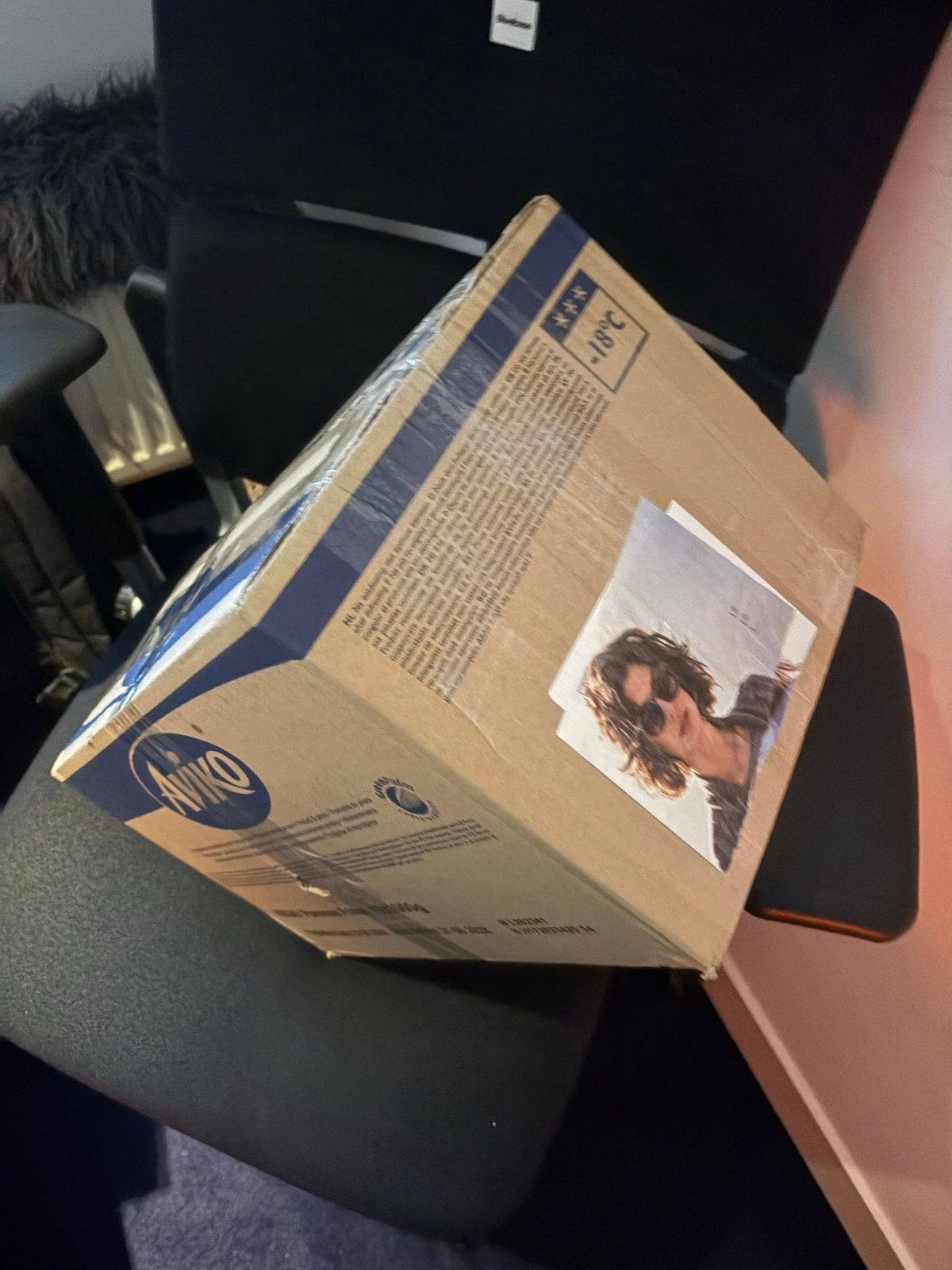 Pentax camera en Mila bondjas gezocht. DHL omwisseling