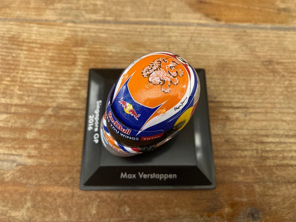 Max Verstappen 1:8 Helm Red Bull RB12 Singapore GP 2016, Ophalen of Verzenden, Nieuw, Formule 1