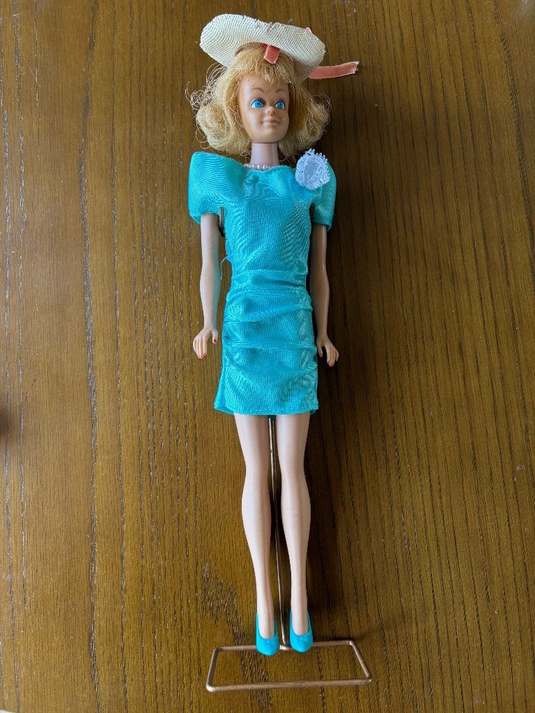 Vintage Barbie pop met kleding en accessoires, Ophalen of Verzenden, Gebruikt, Pop