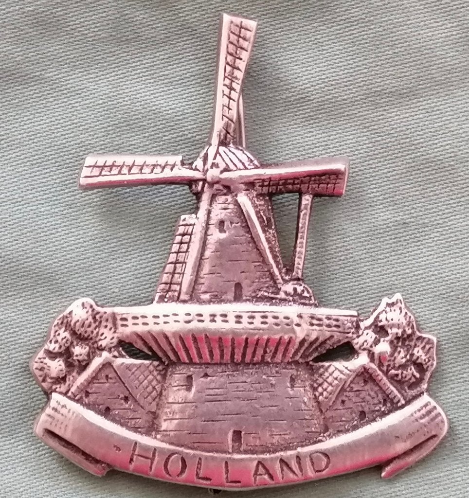 Zilveren broche met molen en Holland, Ophalen of Verzenden, Zilver, Broche