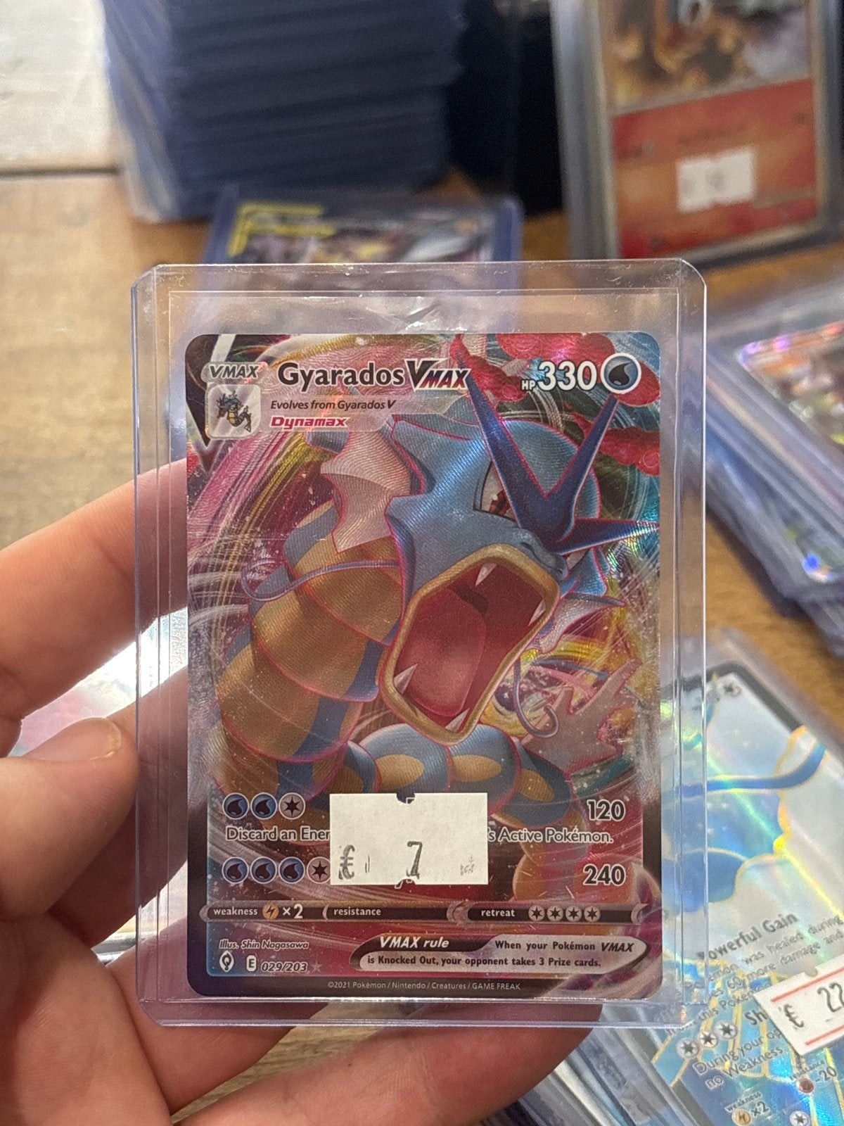 Pokémon Kaart: Gyarados VMAX ( 29 ), Ophalen of Verzenden, Zo goed als nieuw, Losse kaart